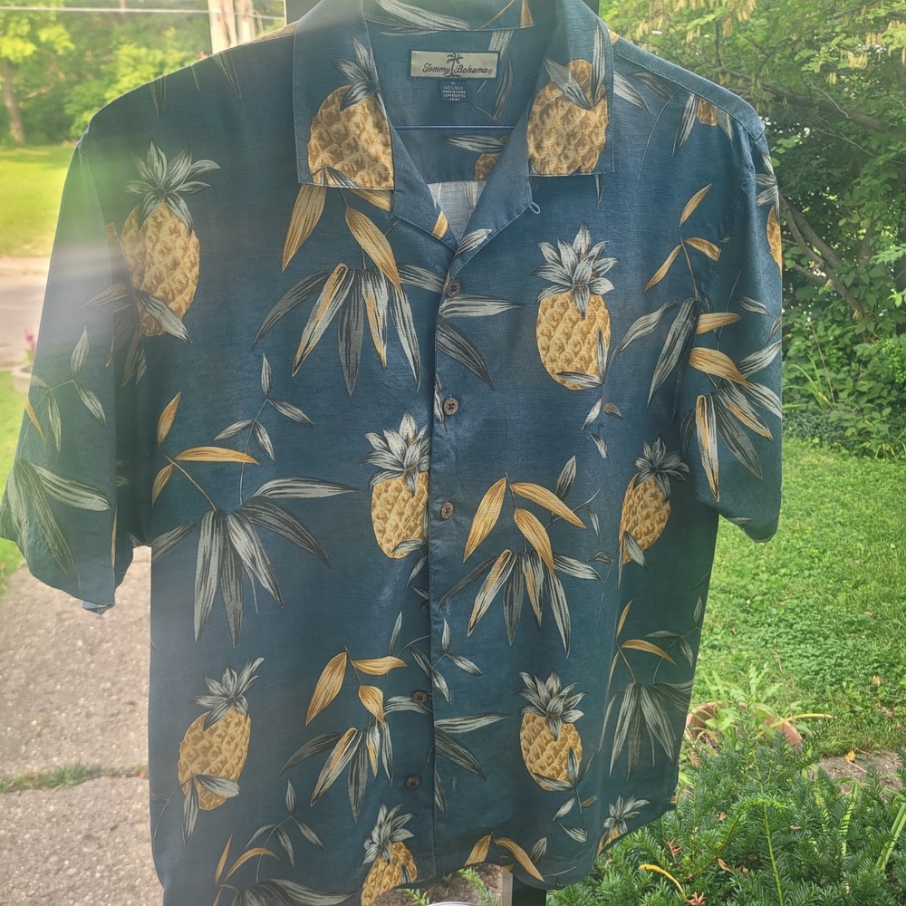 Tommy Bahama Men's Short Sleeve 100% Silk Medium Shirt